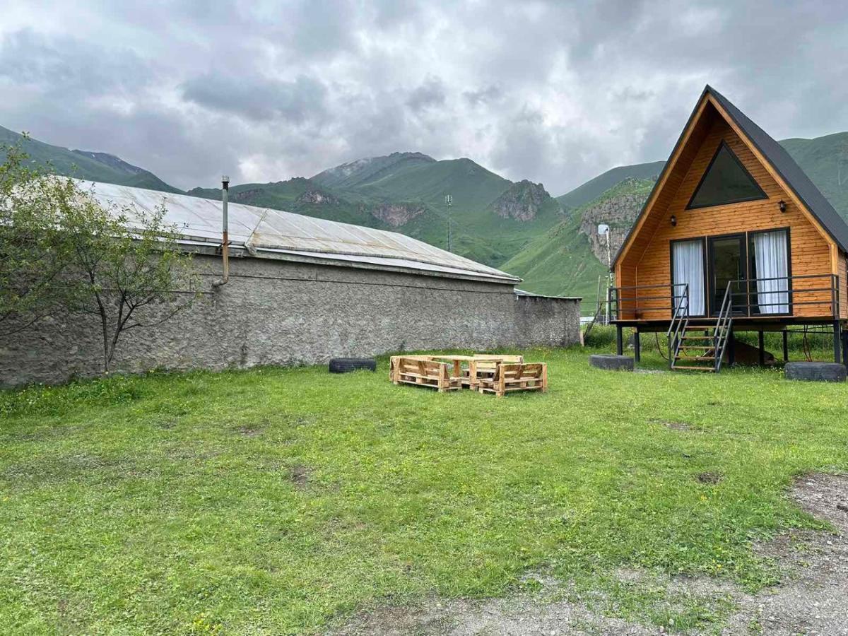 Thomas' Hut Apartment คัซเบกี ภายนอก รูปภาพ