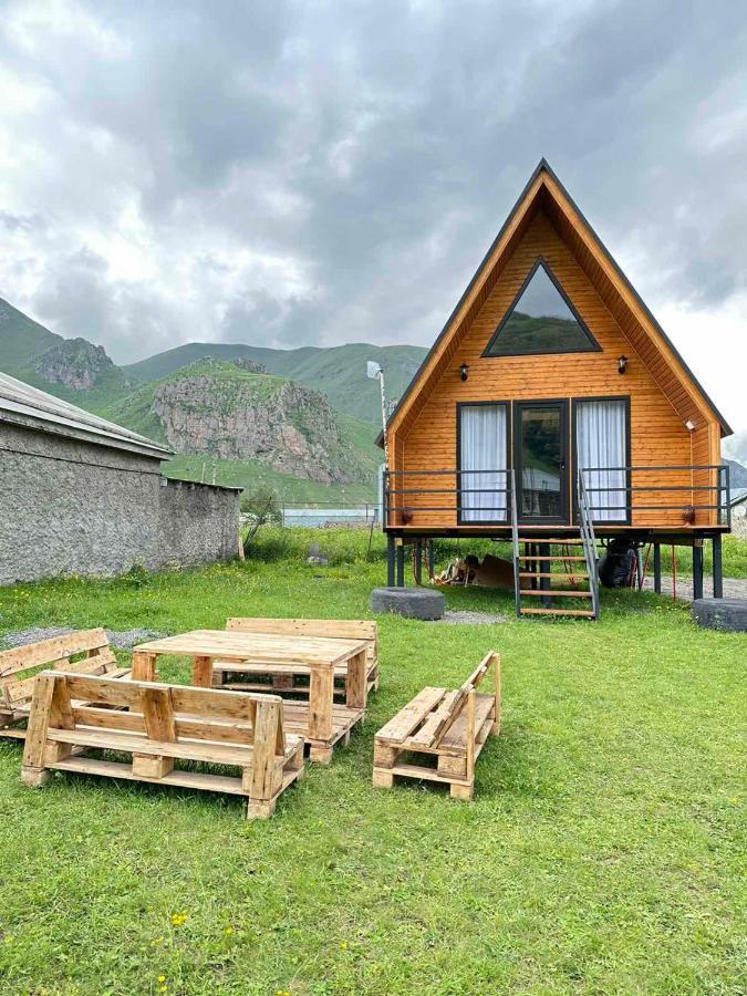 Thomas' Hut Apartment คัซเบกี ภายนอก รูปภาพ