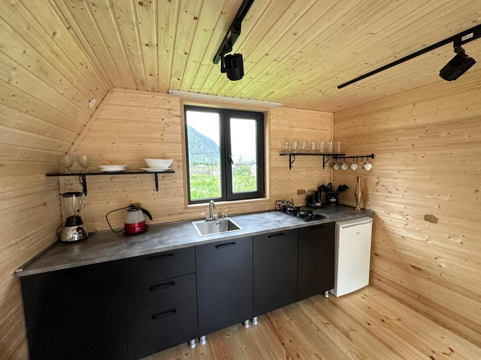 Thomas' Hut Apartment คัซเบกี ภายนอก รูปภาพ