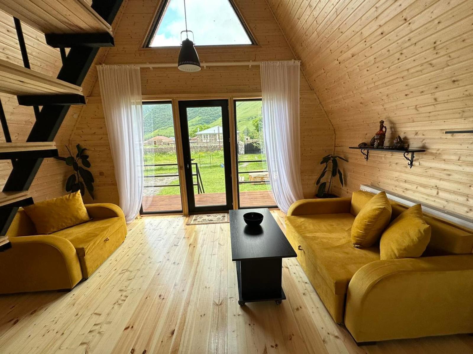Thomas' Hut Apartment คัซเบกี ภายนอก รูปภาพ